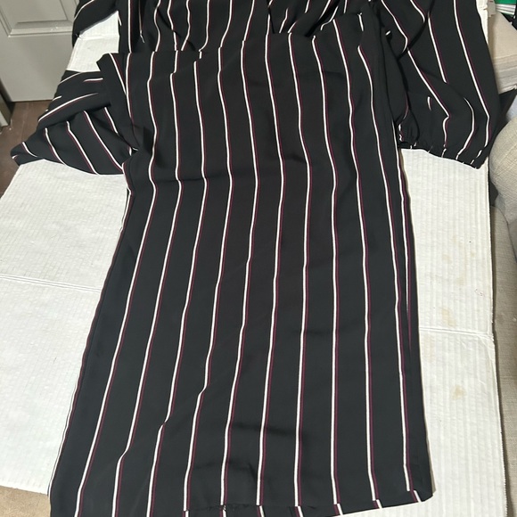 Elegant Black Jumpsuit with Belt - Picture 6 of 11